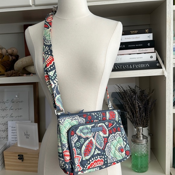 Vera Bradley Crossbody - Picture 2 of 6